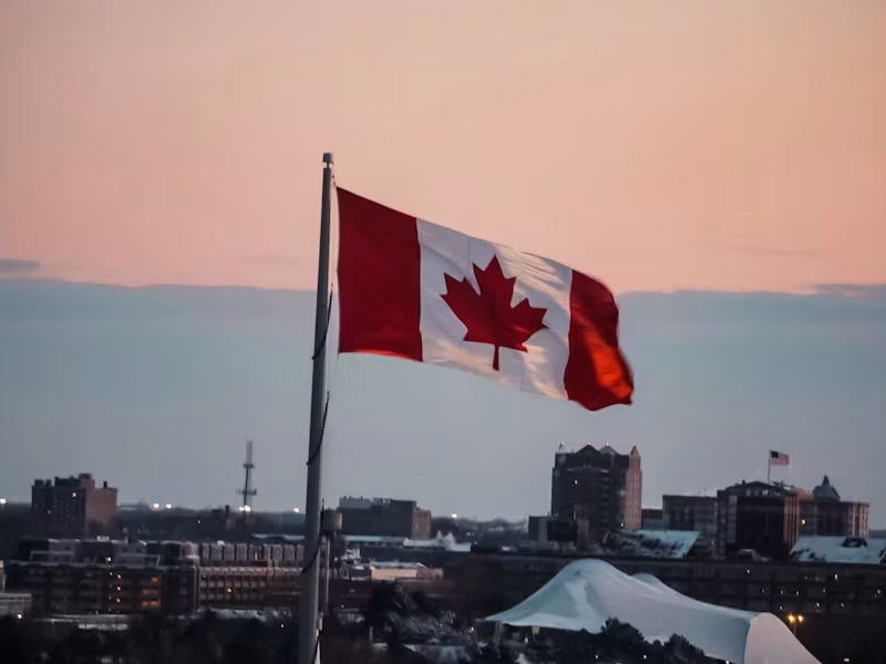 Canadá impone aranceles de hasta el 50 % a productos de EE.UU. como el acero o electrónica